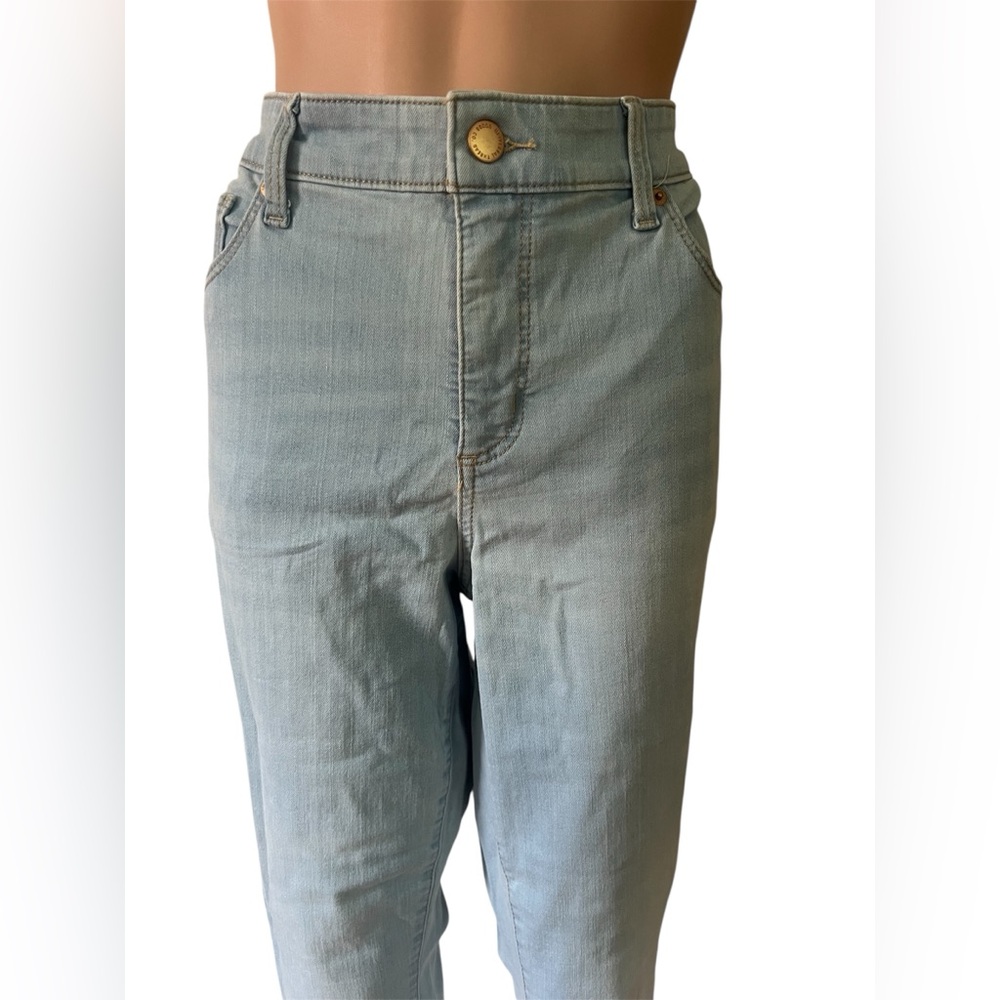 Universal Thread Women's High Rise Jeans - Light Blue - Picture 2 of 10